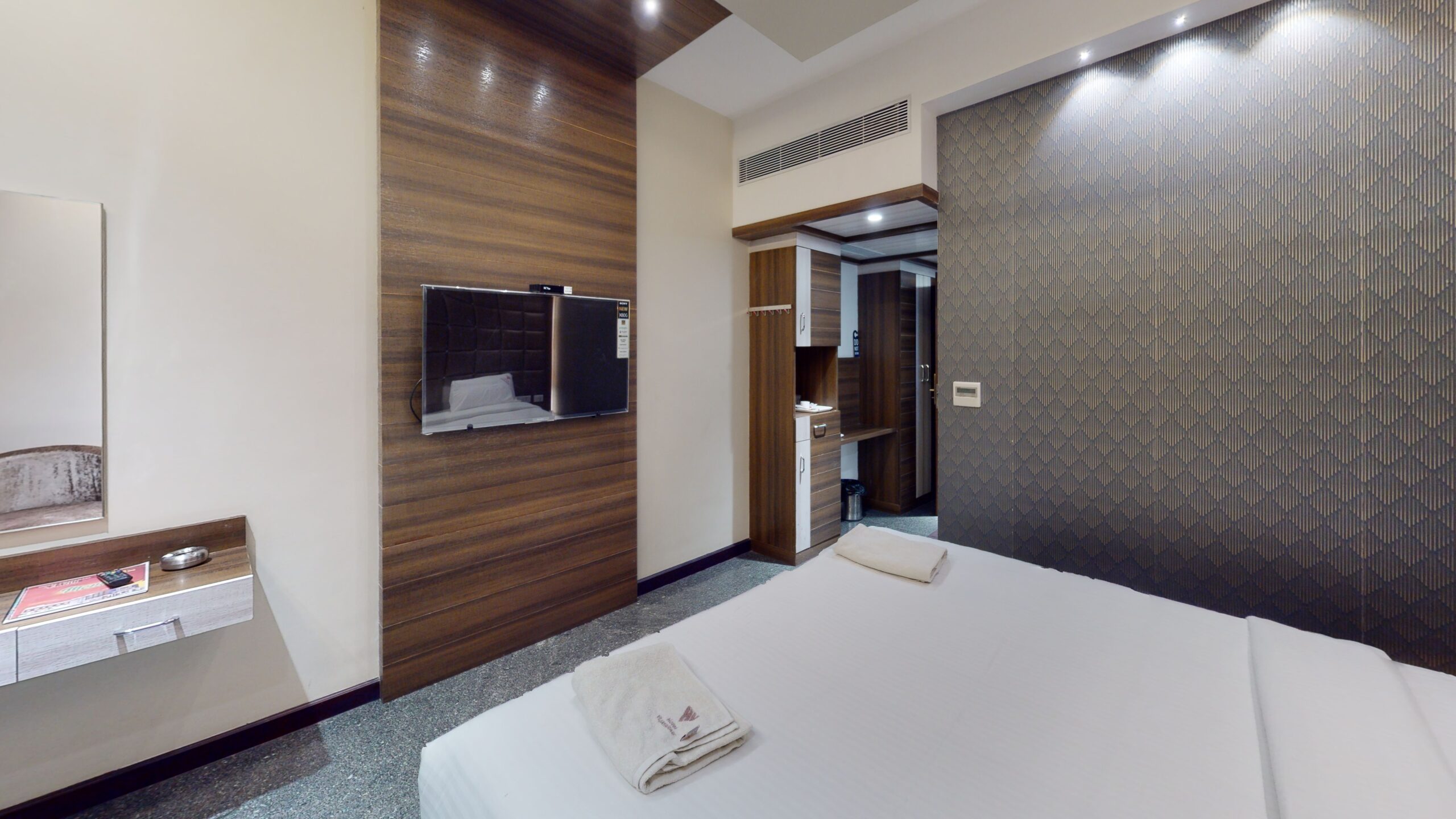 HOTEL-VIJAYARANI-Bedroom(16)