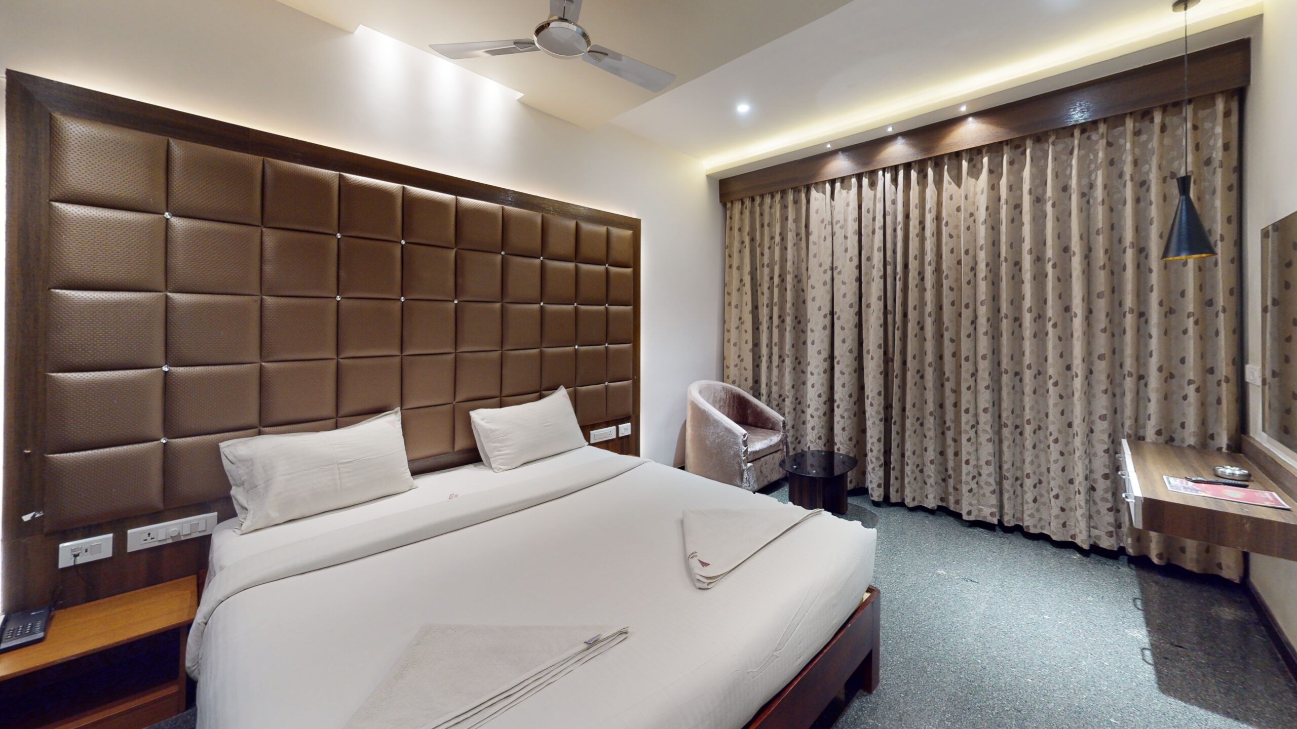 HOTEL-VIJAYARANI-Bedroom(3)